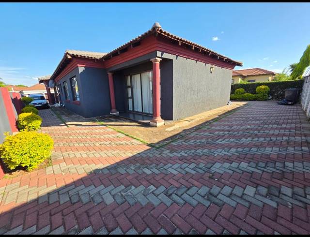 3 BEDROOM HOUSE FOR SALE IN THE ORCHARDS